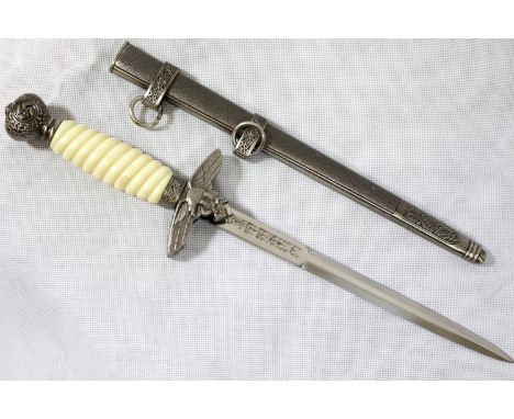 German WWII style Luftwaffe dagger and scabbard, blade L: 24 cm, total L: 42 cm. P&amp;P Group 2 (£18+VAT for the first lot a