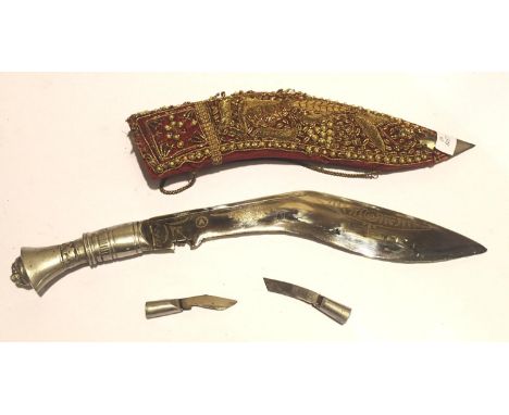 Vintage white metal kukri with skinning knives P&amp;P Group 2 (£18+VAT for the first lot and £2+VAT for subsequent lots) 