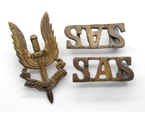 British WWII type SAS cap badge and shoulder titles. P&amp;P Group 1 (£14+VAT for the first lot and £1+VAT for subsequent lot