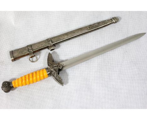 German WWII style Luftwaffe dagger and scabbard, blade L: 22 cm, total L: 39 cm. P&amp;P Group 2 (£18+VAT for the first lot a