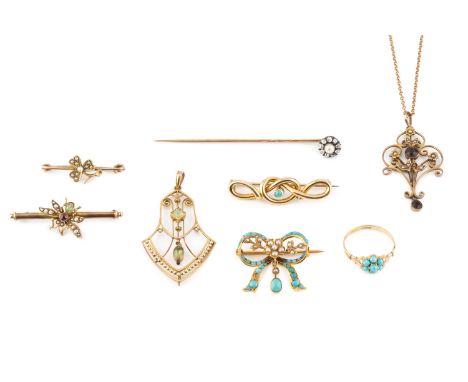 A collection of jewellery, comprising a diamond and pearl cluster stick pin, with detachable fitting, (pearl untested for nat