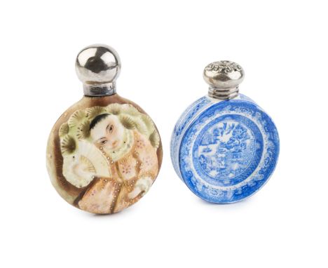 An Edwardian silver topped ceramic novelty scent bottle, modelled as a blue and white willow pattern plate and having printed