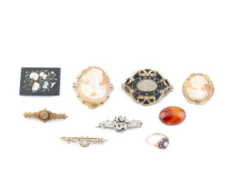 A collection of Victorian and later jewellery, comprising a 15ct gold and diamond set panel brooch, hallmarked for Chester 18