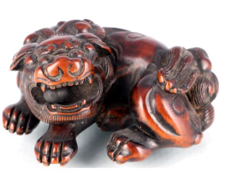 Japan 19. Jahrhundert Netsuke Katabori liegender Shishi mit Kugel im Maul Meiji-Period, japanese wooden netsuke figure,Buchsb