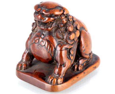 Japan 18./19. Jahrhundert Netsuke Katabori sitzender majestätischer Shishi Meiji-Period, japanese wooden netsuke figure,Buchs