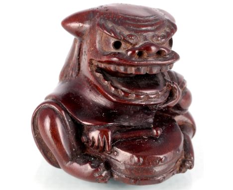 Japan 19. Jahrhundert Netsuke Katabori Trommler mit Shishi Maske, japanese wooden netsuke figure,Buchsbaum, Japan Meiji-Perio