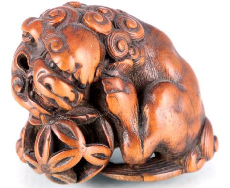 Japan 19. Jahrhundert Netsuke Katabori Shishi mit Brokatball und Junges Meiji-Period, japanese wooden netsuke figure,Buchsbau