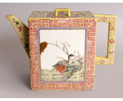 A FINE QUALITY 20TH CENTURY CHINESE FAMILLE ROSE PORCELAIN TEAPOT & COVER, possibly Republic Period, the sides painted with t