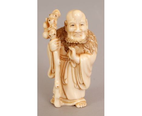 AN EARLY 20TH CENTURY SIGNED JAPANESE MARINE IVORY NETSUKE OF A STANDING BEARDED SAGE, bearing a staff with an attached gourd