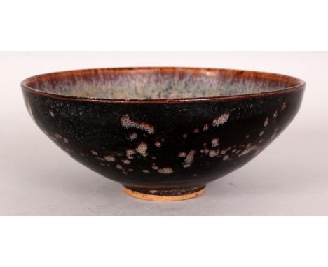A CHINESE SONG DYNASTY JIZHOU 'PAPERCUT' CERAMIC BOWL, 6.25in diameter & 2.5in high.