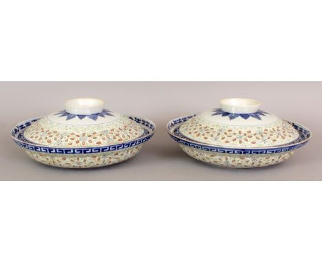 A LARGE PAIR OF 19TH CENTURY CHINESE RICE PATTERN SHALLOW DRAGON BOWLS & COVERS, each piece painted with a sinuous dragon enc