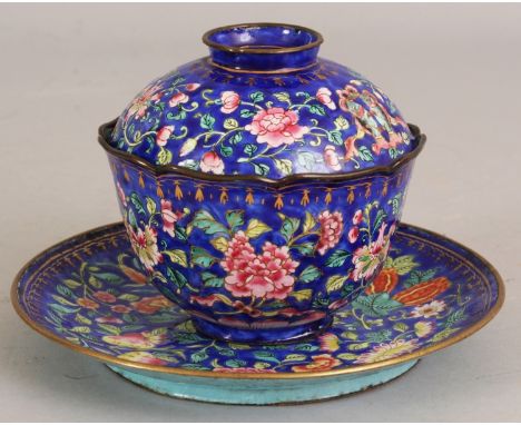 A GOOD QUALITY EARLY/MID 19TH CENTURY CHINESE CANTON ENAMEL BLUE GROUND TEABOWL, COVER & STAND, decorated with ribboned emble