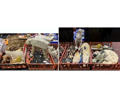 FOUR TRAYS OF VINTAGE STAR WARS KENNER / PALITOY / LUCAS FILMS