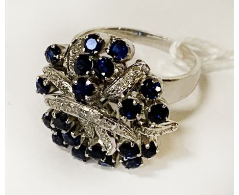 18CT GOLD DIAMOND &amp; SAPPHIRE CLUSTER RING - SIZE S - 8.6 GRAMS TOTAL APPROX