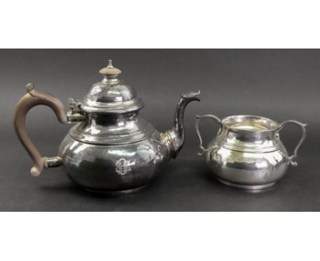 A George I style silver teapot and sugar basin, Heming & Co, London 1937, Britannia standard, compressed baluster form with h