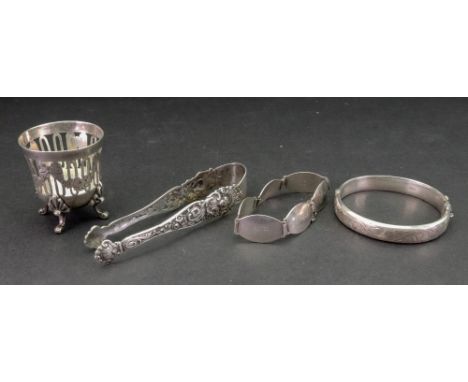 A silver egg cup, Charles Clement Pilling, Sheffield 1912, with pierced sides and engraved floral swags, on four scroll feet,