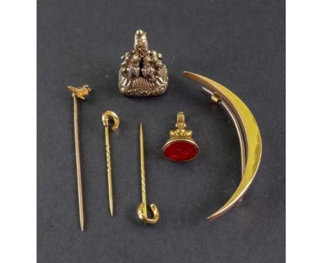 A small collection of jewellery, comprising a yellow precious metal brooch of crescent design, detailed 15ct, 3.2g; a pair of