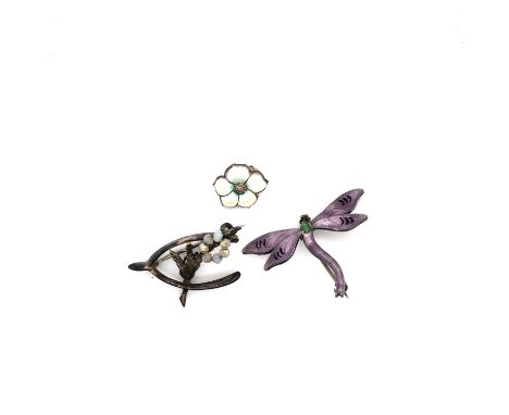 AN ENAMELLED DRAGONFLY BROOCH AND A SMALL ENAMELLED PRIMROSE BROOCH BOTH STAMPED STERLING AND ASSESSED AS .925 STD SILVER. TO