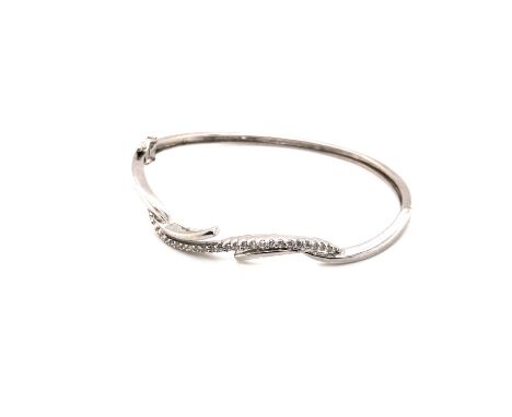 A DIAMOND SET HINGED BANGLE WITH DOUBLE FIGURE EIGHT SAFETY CLASPS STAMPED 9k AND ASSESSED AS 9ct WHITE GOLD 6.76grms