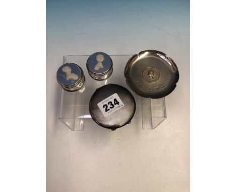 ROYALTY INTEREST- A HALLMARKED SILVER COMPACT DEPICTING GEORGE V AND QUEEN MARY , A QUEEN ELIZEBETH SILVER JUBELEE PIN TRY AN