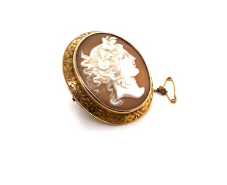 AN ANTIQUE CARVED HELMET SHELL PORTRAIT CAMEO OF A YOUNG ROMAN MAIDEN WITH APPLE GARLAND, SET IN AN UNMARKED FOLIATE FRAME BO