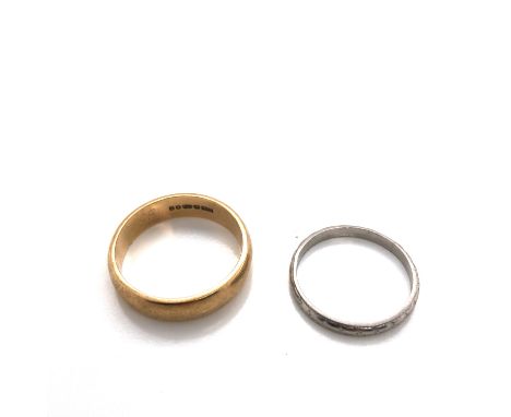 A VINTAGE PLATINUM ENGRAVED WEDDING RING, FINGER SIZE L, WEIGHT 2.30grms, TOGETHER WITH A VINTAGE 9ct HALLMARKED YELLOW GOLD 