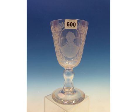 AN EARLY 19th C. GLASS GOBLET ENGRAVED WITH A LAUREL WREATHED PORTRAIT OF WILLIAM PITT OPPOSITE HIS DATES 1759-1806, THE HOLL