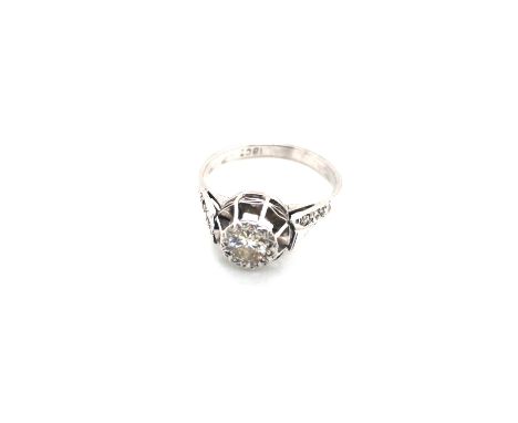 A VINTAGE  DIAMOND SOLITAIRE RING COMPLETE WITH ROSE CUT DIAMOND SET SHOULDERS. THE PRINCIPLE DIAMOND APPROX 0.40cts. STAMPED