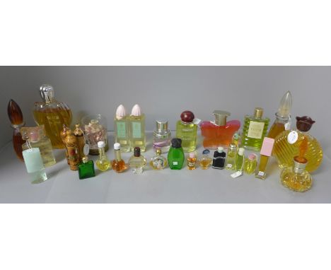 A case of vintage perfumes 