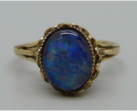 A 9ct gold, black opal ring, 2.1, O 