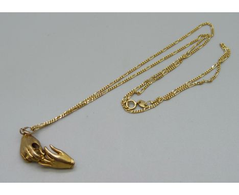 A 9ct gold, two hands pendant/charm, one placing a ring on the other, on a 9ct gold chain, 5.5g 