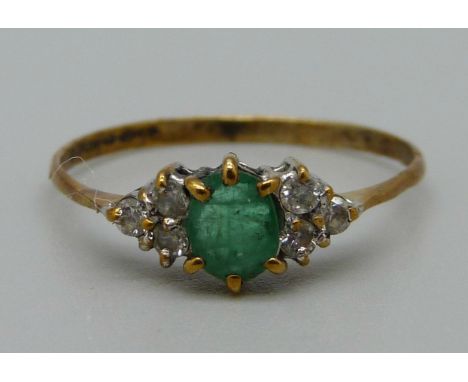 A 9ct gold, emerald and white stone ring, 0.9g, N 