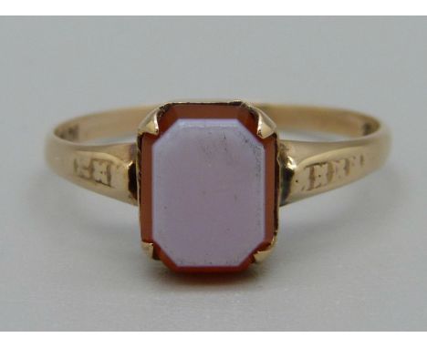 A 9ct gold, agate signet ring, 1g, K 