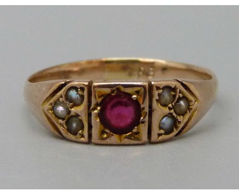A yellow metal ruby and pearl ring, 2.1g, N 