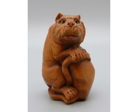 A boxwood tiger netsuke 