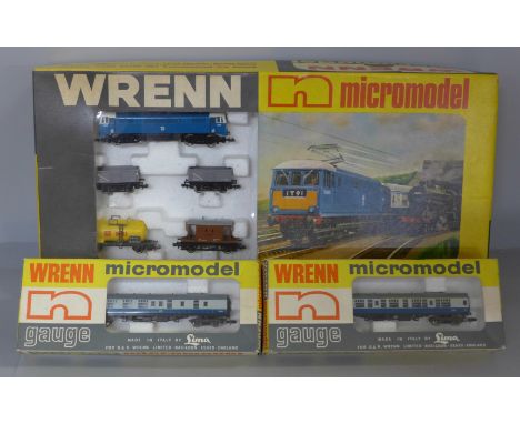 A Lima Wrenn micro model electric train set and two carriages, boxed 