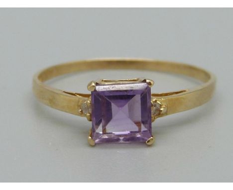 A 14ct gold ring set with a pink stone and two small diamonds, 1g, M 