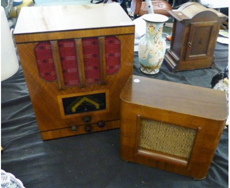 PYE RADIO. Vintage Pye table radio with inlaid wooden case and matching external speaker