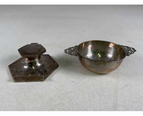WALKER &amp; HALL; a George V Art Deco designed hallmarked silver inkwell, with engraved initials to the hexagonal hinged lid