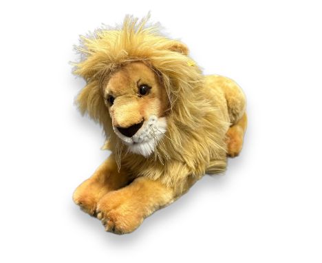 Steiff Lion No. A064135, generally excellent in excellent to good plus grey Steiff box, approx. L45cm, button and ear tag No.