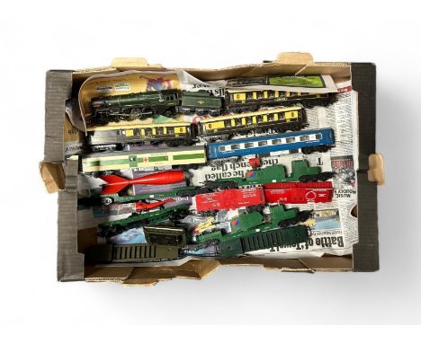 Hornby Triang unboxed collection, generally excellent to good plus, with BR green 70000 Britannia 4-6-2 locomotive and tender