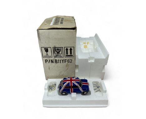 Franklin Mint 1/24th scale 1967 Mini Cooper Union Jack edition No. B11XN61, generally excellent in good outer box (some marki