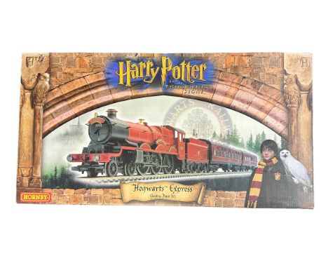 Hornby Harry Potter Hogwarts Express set No. R1025, generally excellent in excellent box, with Hogwarts Castle 5972 4-6-0 loc