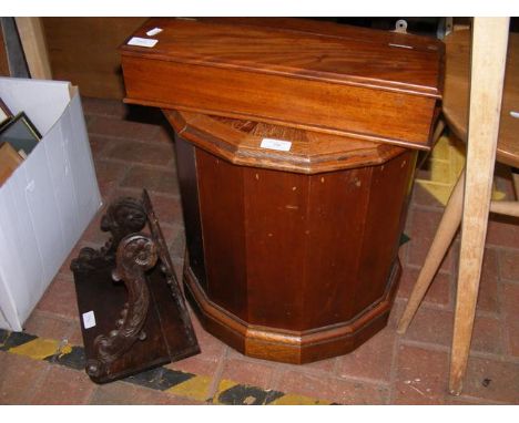 A commode, together with two wooden wall brackets of varying style 