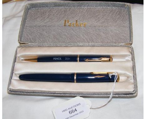 A Parker duo-fold pen set in original box (with chalk marks)
