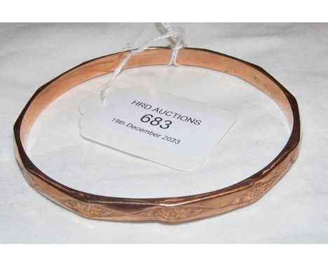 A 9ct bangle