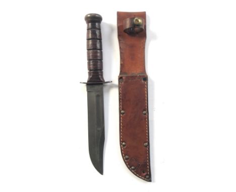 United States Marine Corps USMC KA-BAR Fighting Knife. A good clean example, with 174mm single edged, clipped point blade. Th