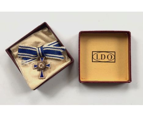 German Third Reich MINIATURE boxed Mothers Cross 3rd Class by Wilhelm Deumer, Ludenscheid.  Good bronze example with blue and