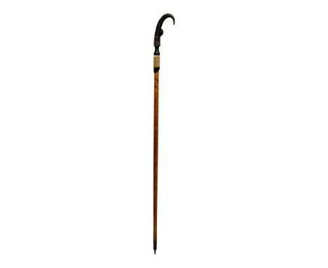 St Beatenberg. A Late 19th/Early 20th Century walking stick. With a chamois horn handle. 100cm