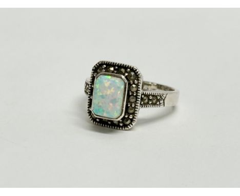 A 925 silver ring. Size P.